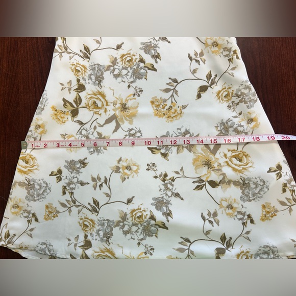 Urban Outfitters Floral Mini Dress - Cream and Gold - Picture 4 of 4